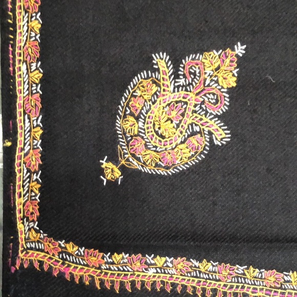 Vintage Embroidered Shawl from Nepal - Picture 3 of 6